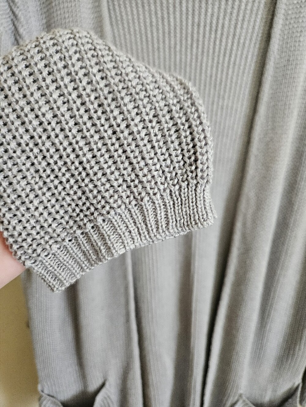 Francesca's Light Gray Open-Front Knit Cardigan with Pockets - Picture 4 of 11